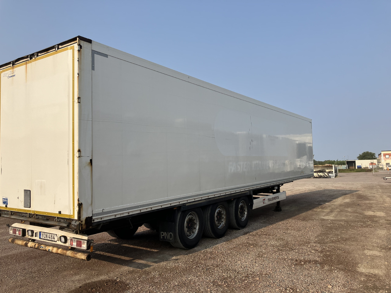 KRONE BOX - DOUPLESTOCK - סמיטריילר בתיבה סגורה: תמונה 4 KRONE BOX - DOUPLESTOCK - סמיטריילר בתיבה סגורה: תמונה 4