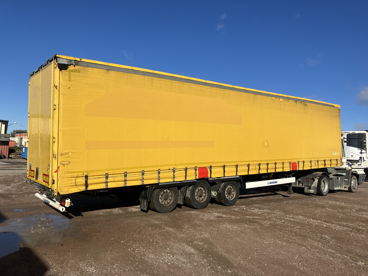 KRONE MEGA CURTAIN - LIFTING ROOF - HUCKEPACK - סמיטריילר עם וילונות צד: תמונה 2 KRONE MEGA CURTAIN - LIFTING ROOF - HUCKEPACK - סמיטריילר עם וילונות צד: תמונה 2
