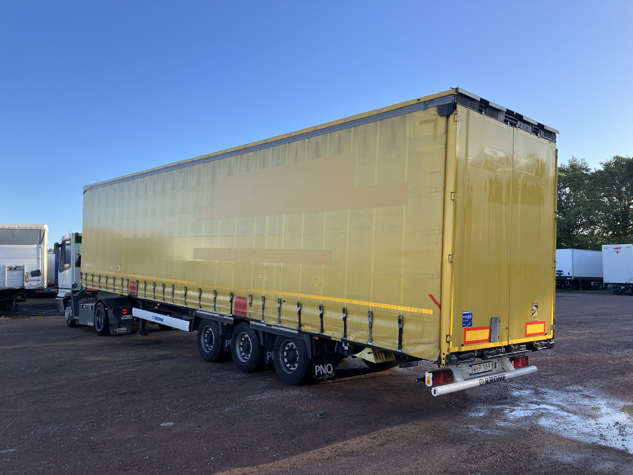KRONE MEGA CURTAIN - LIFTING ROOF - HUCKEPACK - סמיטריילר עם וילונות צד: תמונה 2 KRONE MEGA CURTAIN - LIFTING ROOF - HUCKEPACK - סמיטריילר עם וילונות צד: תמונה 2
