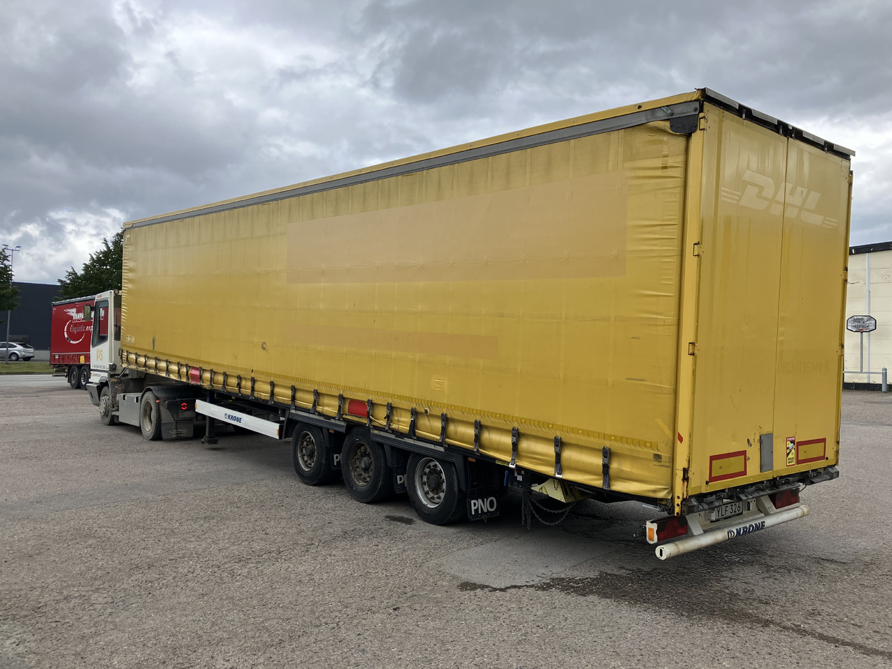 KRONE MEGA CURTAIN - LIFTING ROOF - HUCKEPACK - סמיטריילר עם וילונות צד: תמונה 2 KRONE MEGA CURTAIN - LIFTING ROOF - HUCKEPACK - סמיטריילר עם וילונות צד: תמונה 2