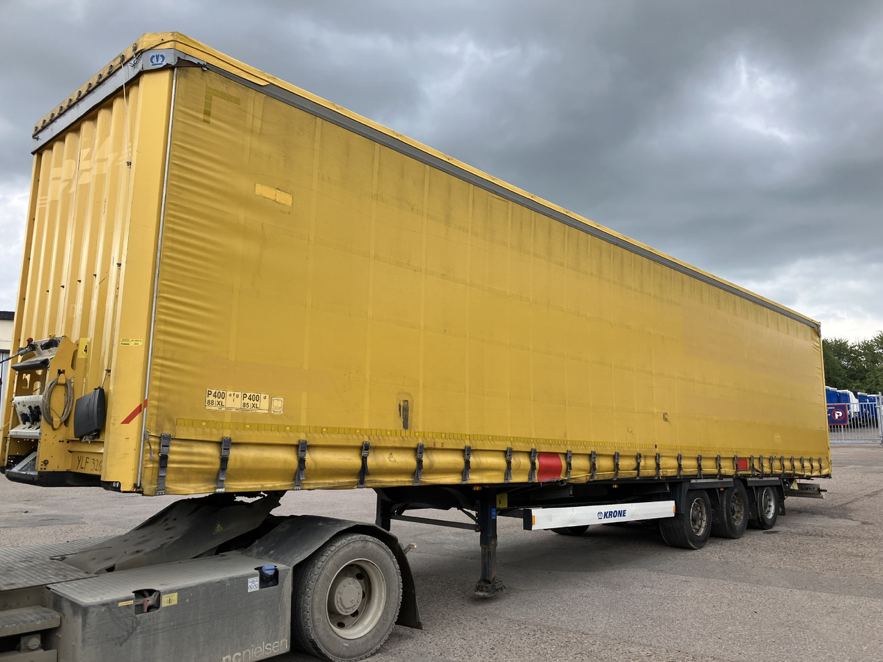 KRONE MEGA CURTAIN - LIFTING ROOF - HUCKEPACK - סמיטריילר עם וילונות צד: תמונה 1 KRONE MEGA CURTAIN - LIFTING ROOF - HUCKEPACK - סמיטריילר עם וילונות צד: תמונה 1