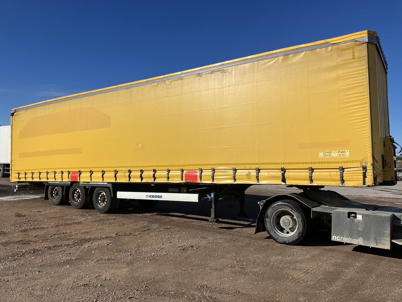 KRONE MEGA CURTAIN - LIFTING ROOF - HUCKEPACK - סמיטריילר עם וילונות צד: תמונה 1 KRONE MEGA CURTAIN - LIFTING ROOF - HUCKEPACK - סמיטריילר עם וילונות צד: תמונה 1