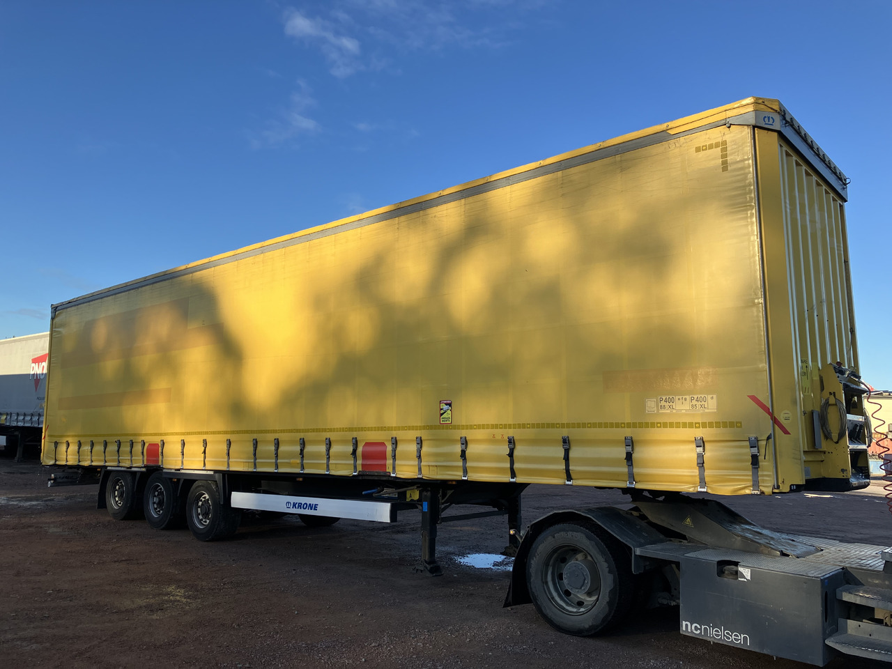 KRONE MEGA CURTAIN - LIFTING ROOF - HUCKEPACK - סמיטריילר עם וילונות צד: תמונה 3 KRONE MEGA CURTAIN - LIFTING ROOF - HUCKEPACK - סמיטריילר עם וילונות צד: תמונה 3
