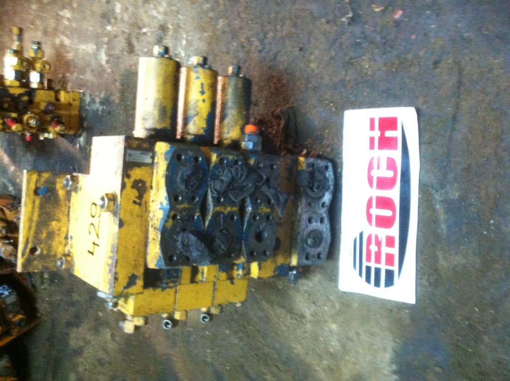 MANNESMANN REXROTH M5-1085-000 M38976 090 476588/9 M41 086 - 3 SEKCYJNY - שסתום הידרולי עבור מכונת בנייה: תמונה 1 MANNESMANN REXROTH M5-1085-000 M38976 090 476588/9 M41 086 - 3 SEKCYJNY - שסתום הידרולי עבור מכונת בנייה: תמונה 1