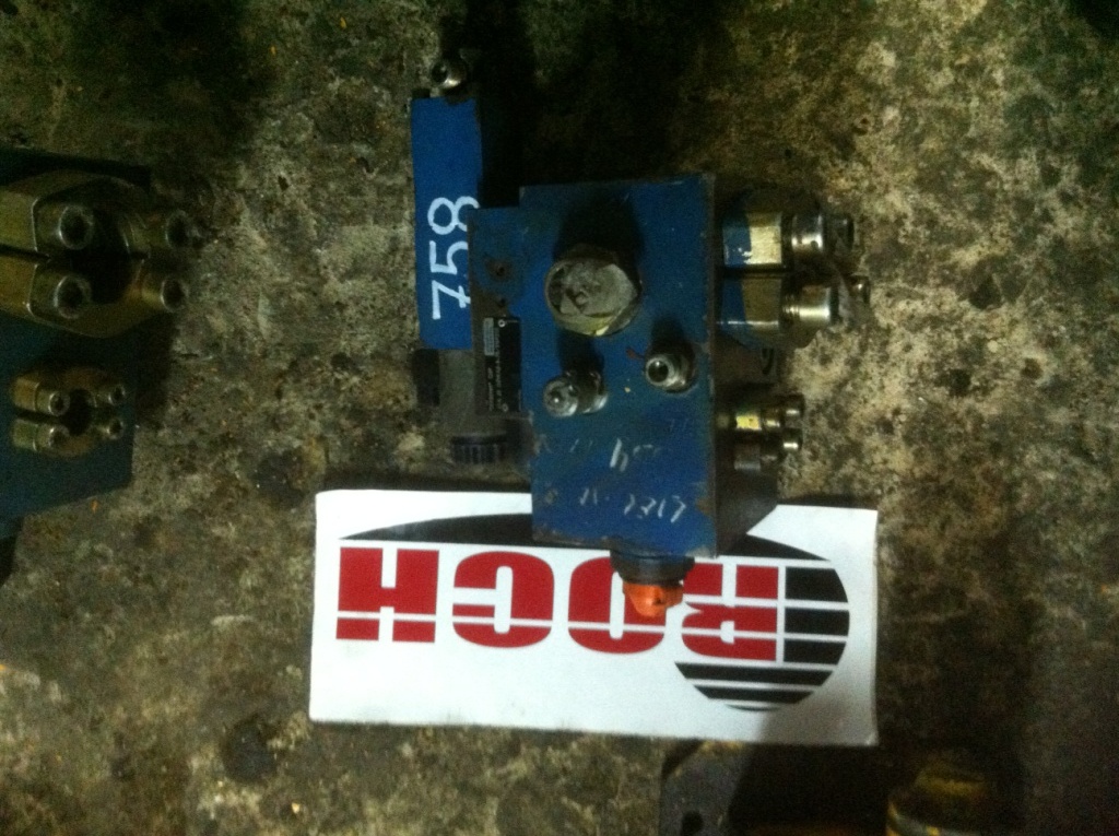 MANNESMANN REXROTH MHRCM25D2/EG26C1M 0002024 0929549 Q44 LFA25PZWA2-3-70/315P250 + 4WE6 D61/EG26C4 S0793 00932729 Q40 + CEWKA 069998 347 26VDC 1,15 - שסתום הידרולי עבור מעמיס גלגלים: תמונה 1 MANNESMANN REXROTH MHRCM25D2/EG26C1M 0002024 0929549 Q44 LFA25PZWA2-3-70/315P250 + 4WE6 D61/EG26C4 S0793 00932729 Q40 + CEWKA 069998 347 26VDC 1,15 - שסתום הידרולי עבור מעמיס גלגלים: תמונה 1