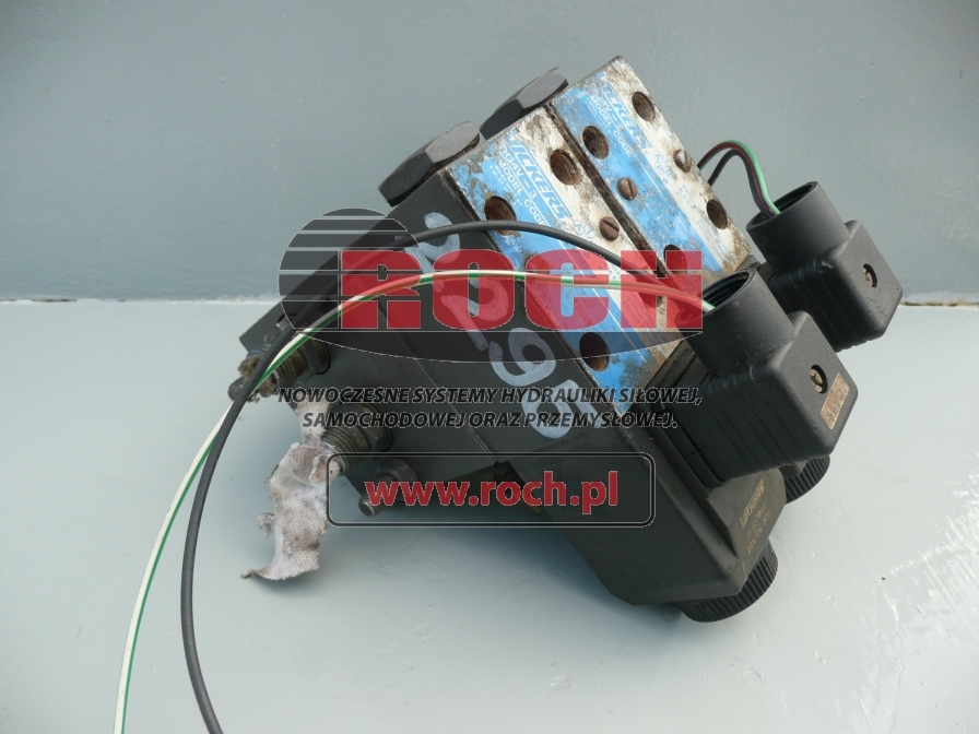 VICKERS DG4V-32ALMUH760 + H507848 24VDC 30W - 2 SEKCYJNA - שסתום הידרולי עבור מכונת בנייה: תמונה 1 VICKERS DG4V-32ALMUH760 + H507848 24VDC 30W - 2 SEKCYJNA - שסתום הידרולי עבור מכונת בנייה: תמונה 1