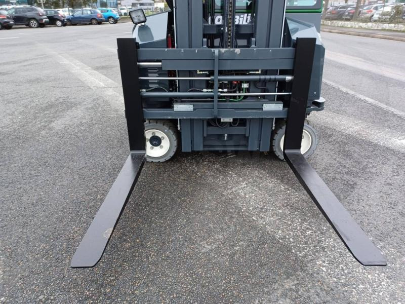 משאית הגעה ב-4 דרכים Combilift CBE3000: תמונה 9