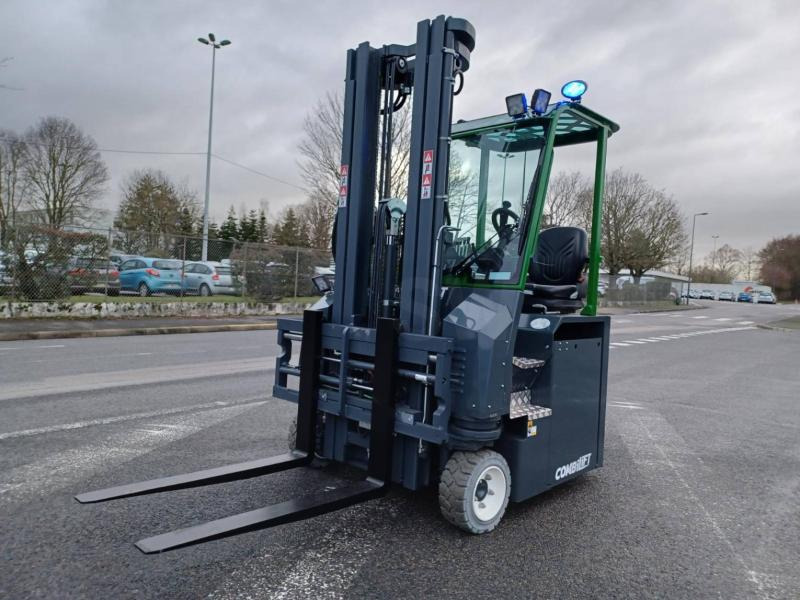 Combilift CBE3000 - משאית הגעה ב-4 דרכים: תמונה 1 Combilift CBE3000 - משאית הגעה ב-4 דרכים: תמונה 1
