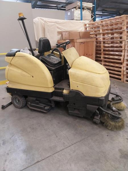 Kärcher BD100/25 - מטאטא כבישים: תמונה 1 Kärcher BD100/25 - מטאטא כבישים: תמונה 1
