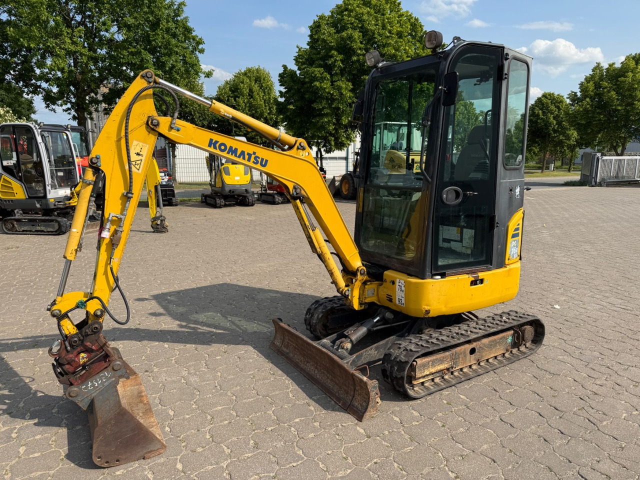 Komatsu PC 16R-3HS, Bj 17, 2210 BH, Tilt mit HS01, GL - מיני מחפר: תמונה 1 Komatsu PC 16R-3HS, Bj 17, 2210 BH, Tilt mit HS01, GL - מיני מחפר: תמונה 1