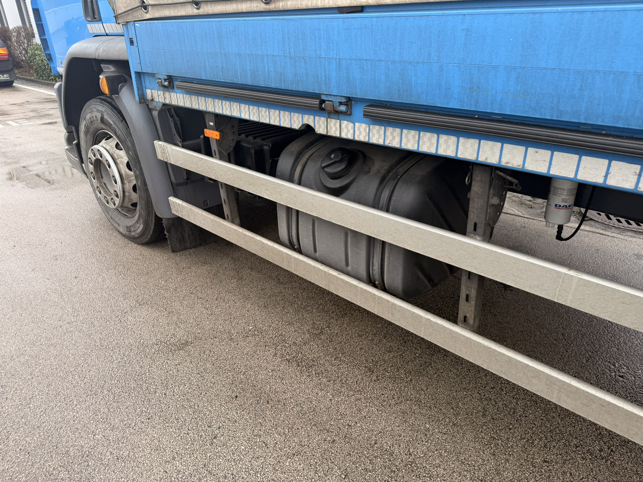 DAF LF 290 Pritschenaufbau Ladebordwand AHK - משאית וילונות צד: תמונה 5 DAF LF 290 Pritschenaufbau Ladebordwand AHK - משאית וילונות צד: תמונה 5