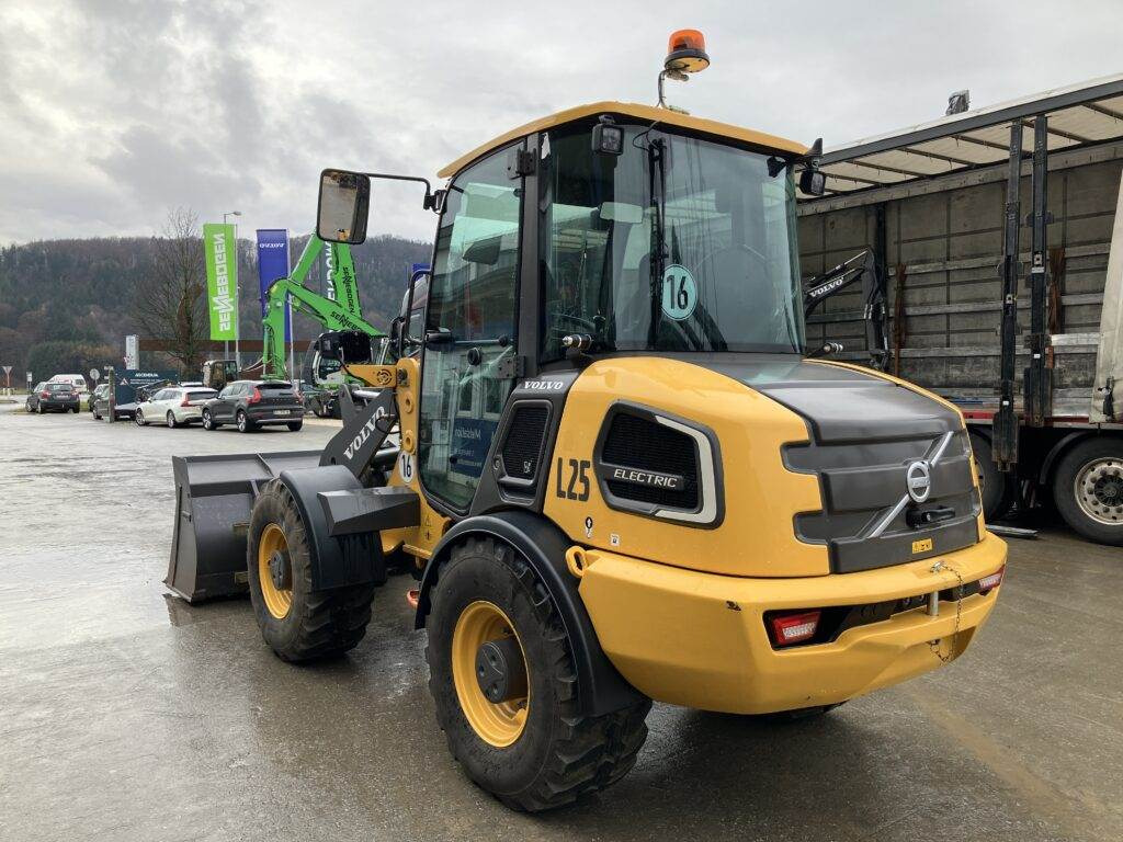 Volvo JL25H Electric - מעמיס היגוי החלקה: תמונה 3 Volvo JL25H Electric - מעמיס היגוי החלקה: תמונה 3