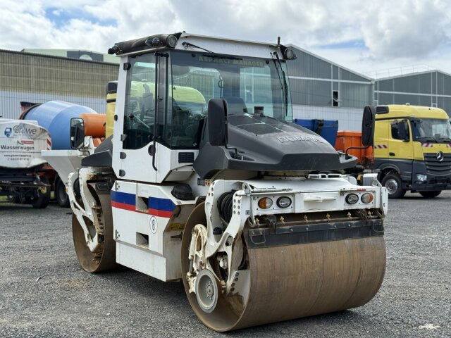 BOMAG BW 174 AP-4 AM Walze 12 Ton *Vibrator *Streuer - רולר: תמונה 1 BOMAG BW 174 AP-4 AM Walze 12 Ton *Vibrator *Streuer - רולר: תמונה 1