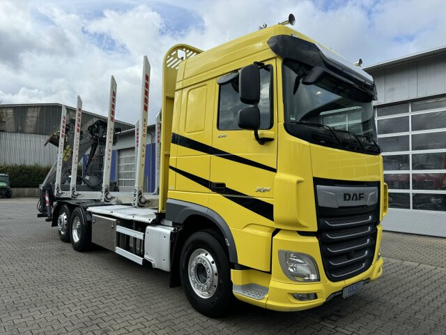 DAF XF 530 6x2 Holztransport Kran PENZ 15Z9.50 - משאית עץ, משאית מנוף: תמונה 1 DAF XF 530 6x2 Holztransport Kran PENZ 15Z9.50 - משאית עץ, משאית מנוף: תמונה 1