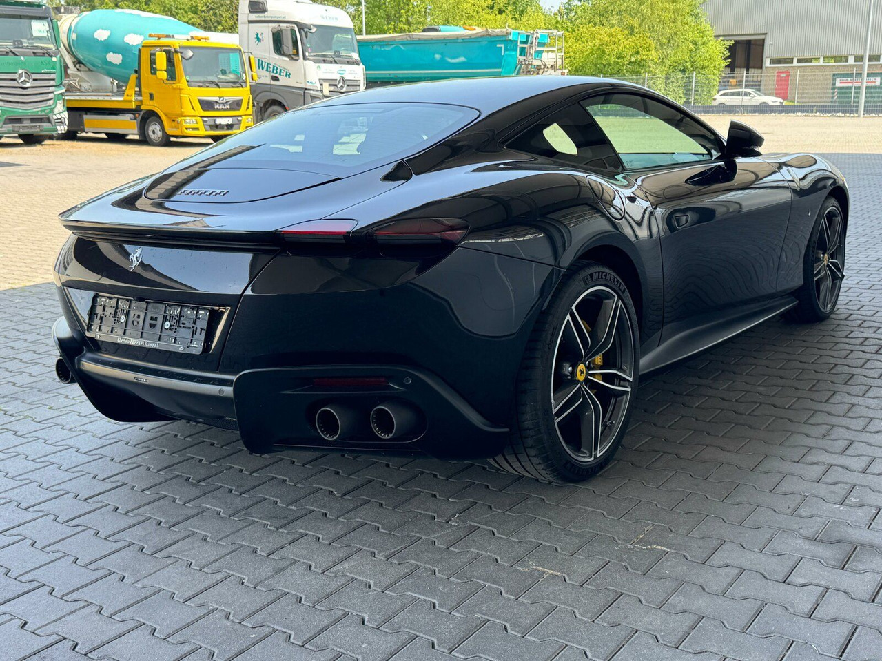 Ferrari Roma Coupe Schwarz - מכונית: תמונה 2 Ferrari Roma Coupe Schwarz - מכונית: תמונה 2