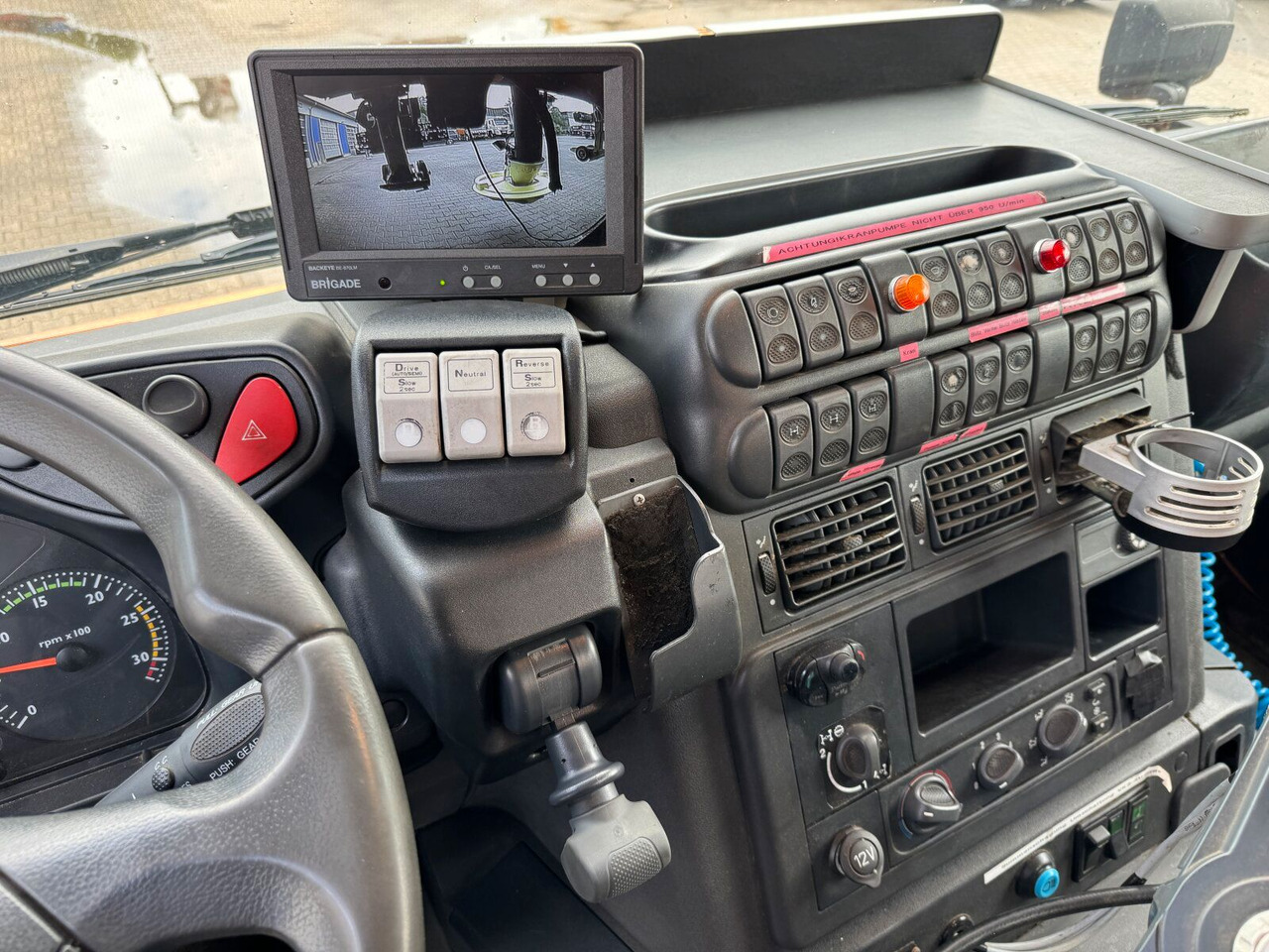 משאית מנוף Iveco TRAKKER Kipper Kran TEREX 85.2 Winterdienst: תמונה 29