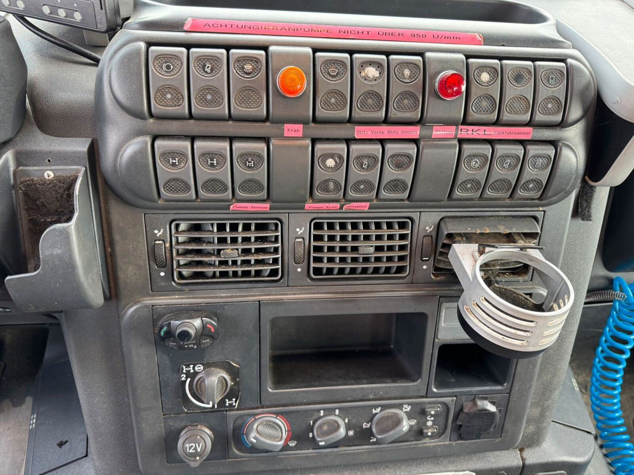 משאית מנוף Iveco TRAKKER Kipper Kran TEREX 85.2 Winterdienst: תמונה 28