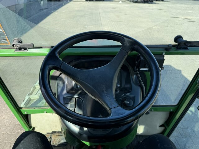 John Deere 3520 Kommunaltrak. Frontkraftheber Kuppeldreieck - מכונות אחרות: תמונה 2 John Deere 3520 Kommunaltrak. Frontkraftheber Kuppeldreieck - מכונות אחרות: תמונה 2
