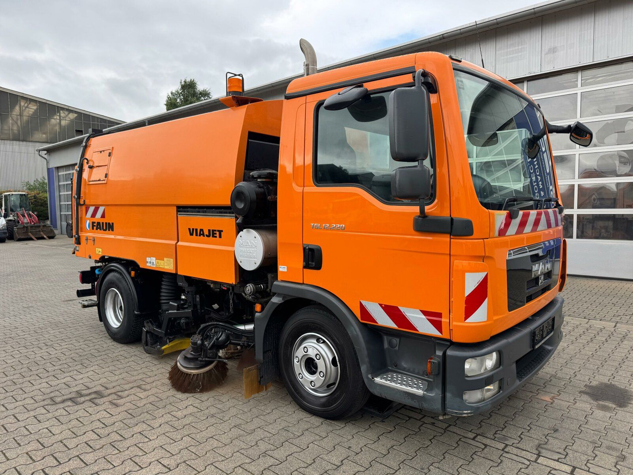 MAN 12.220 4x2 BL Kehrmaschine Viajet 5RHS - מטאטא כבישים: תמונה 2 MAN 12.220 4x2 BL Kehrmaschine Viajet 5RHS - מטאטא כבישים: תמונה 2