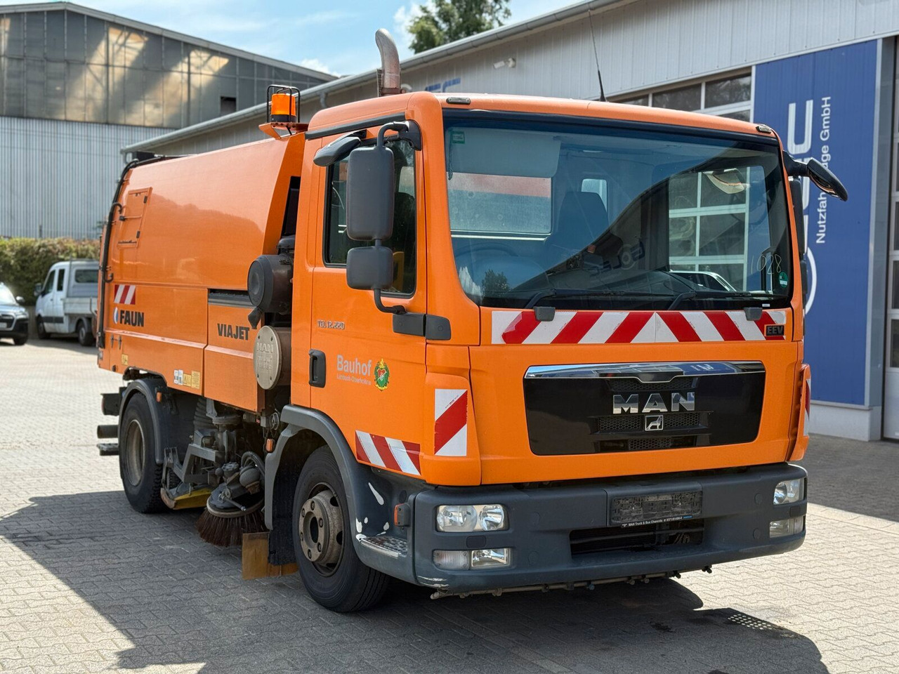 MAN 12.220 4x2 BL Kehrmaschine Viajet 5RHS - מטאטא כבישים: תמונה 1 MAN 12.220 4x2 BL Kehrmaschine Viajet 5RHS - מטאטא כבישים: תמונה 1