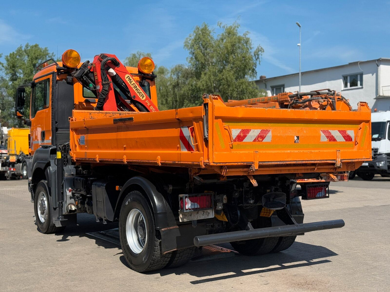 MAN TGA 18.360 4x4 Kipper Kran PALFINGER Winterd. - מזהיר, משאית מנוף: תמונה 5 MAN TGA 18.360 4x4 Kipper Kran PALFINGER Winterd. - מזהיר, משאית מנוף: תמונה 5