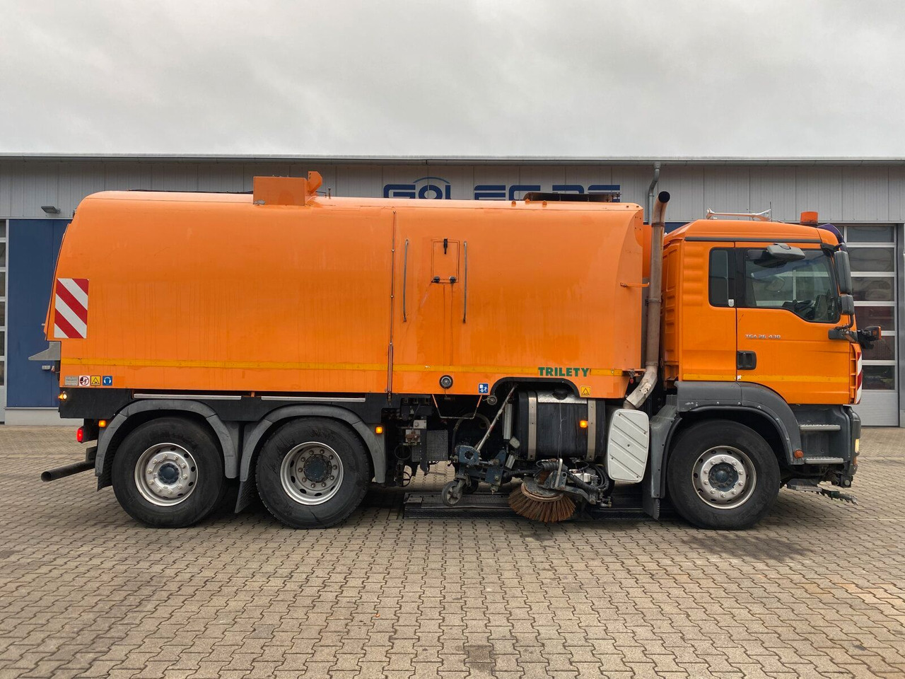 MAN TGA 26.430 6x2-2 LL - מטאטא כבישים: תמונה 2 MAN TGA 26.430 6x2-2 LL - מטאטא כבישים: תמונה 2