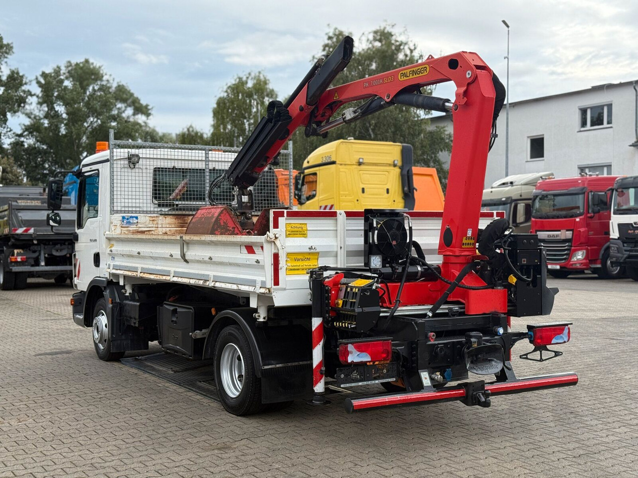 MAN TGL 8.220 4x2 Kipper Kran Palfinger 7.001-K A - כלי רכב מסחרי מזהיר: תמונה 5 MAN TGL 8.220 4x2 Kipper Kran Palfinger 7.001-K A - כלי רכב מסחרי מזהיר: תמונה 5