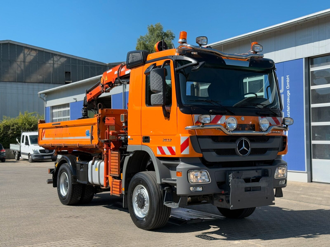 Mercedes-Benz ACTROS 2044 4x4 Kipper Kran ATLAS 65.2 A2L - מזהיר, משאית מנוף: תמונה 1 Mercedes-Benz ACTROS 2044 4x4 Kipper Kran ATLAS 65.2 A2L - מזהיר, משאית מנוף: תמונה 1