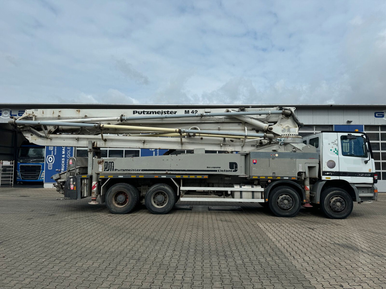 Mercedes-Benz ACTROS 3240 8x4 Betonpumpe PUTZMEISTER BSF 42 M - משאית משאבת בטון: תמונה 4 Mercedes-Benz ACTROS 3240 8x4 Betonpumpe PUTZMEISTER BSF 42 M - משאית משאבת בטון: תמונה 4
