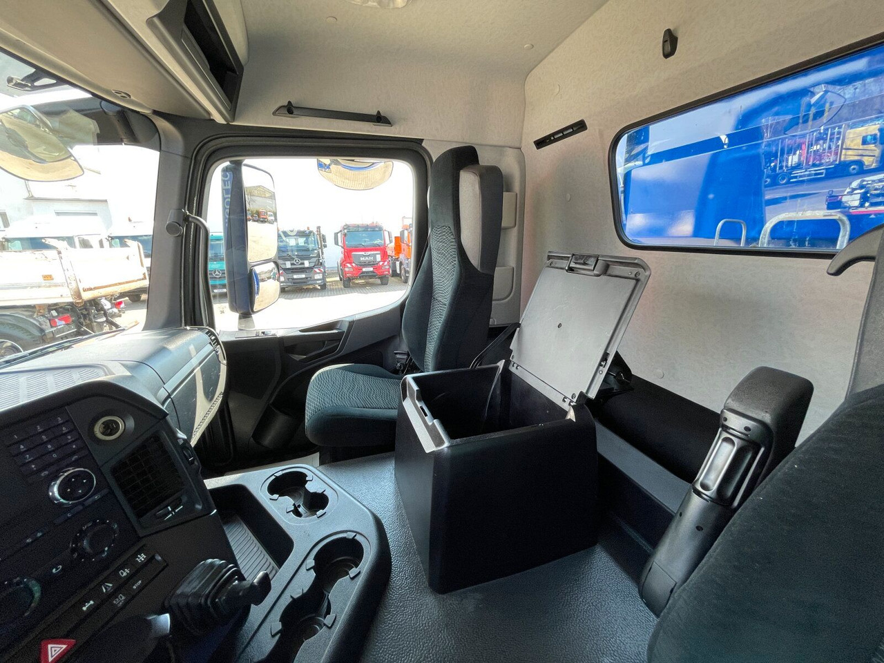 הַחכָּרָה  Mercedes-Benz AROCS 2536 6x2*4 Kipper Kran HIAB Mercedes-Benz AROCS 2536 6x2*4 Kipper Kran HIAB: תמונה 22