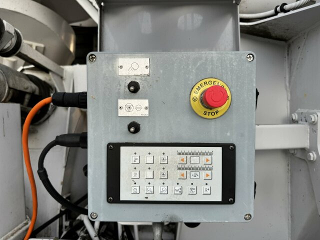 Mercedes-Benz AROCS 3243 8x4 Euro 6 Pumi Putzmeister TMM 24-3 - משאית משאבת בטון: תמונה 3 Mercedes-Benz AROCS 3243 8x4 Euro 6 Pumi Putzmeister TMM 24-3 - משאית משאבת בטון: תמונה 3
