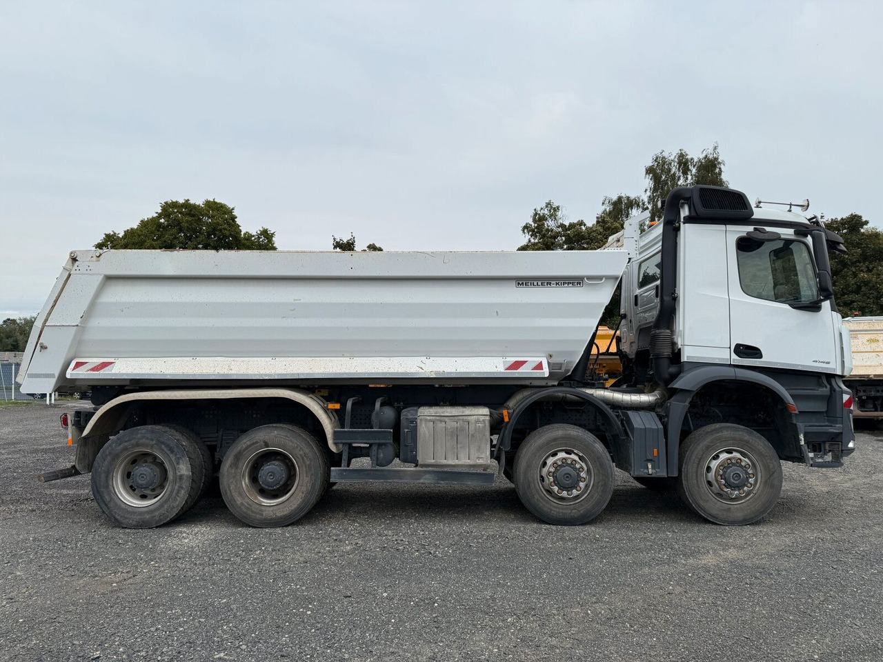 Mercedes-Benz AROCS 4145 8x8 Meiller Muldenkipper - מזהיר: תמונה 3 Mercedes-Benz AROCS 4145 8x8 Meiller Muldenkipper - מזהיר: תמונה 3