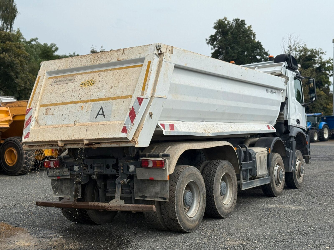 Mercedes-Benz AROCS 4145 8x8 Meiller Muldenkipper - משאית דילוג העמסה: תמונה 4 Mercedes-Benz AROCS 4145 8x8 Meiller Muldenkipper - משאית דילוג העמסה: תמונה 4