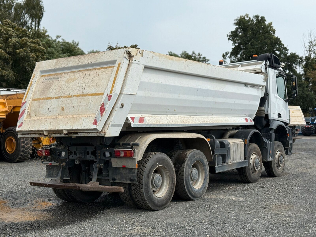 Mercedes-Benz AROCS 4145 8x8 Meiller Muldenkipper - משאית דילוג העמסה: תמונה 4 Mercedes-Benz AROCS 4145 8x8 Meiller Muldenkipper - משאית דילוג העמסה: תמונה 4