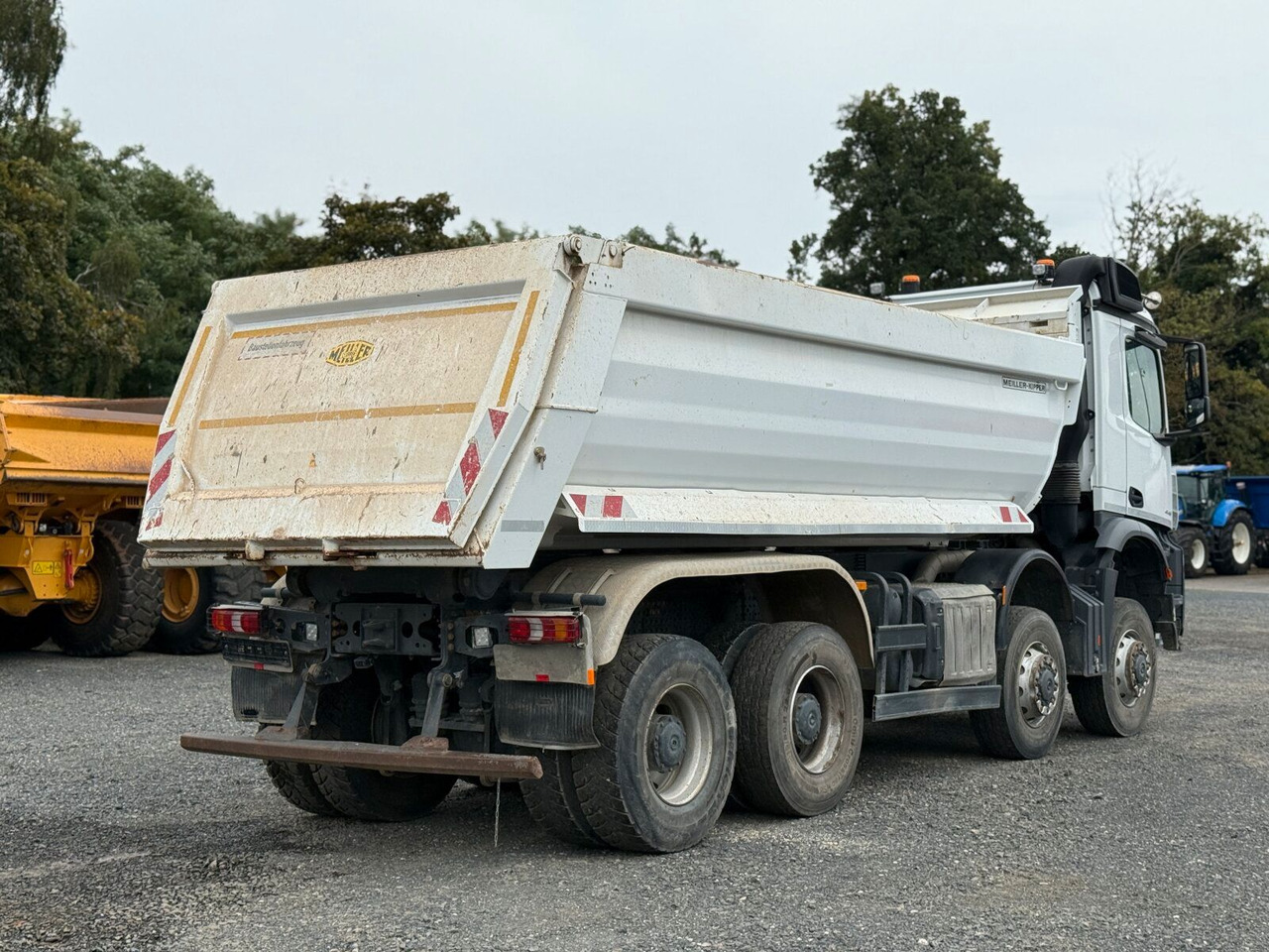 Mercedes-Benz AROCS 4145 8x8 Meiller Muldenkipper - מזהיר: תמונה 4 Mercedes-Benz AROCS 4145 8x8 Meiller Muldenkipper - מזהיר: תמונה 4