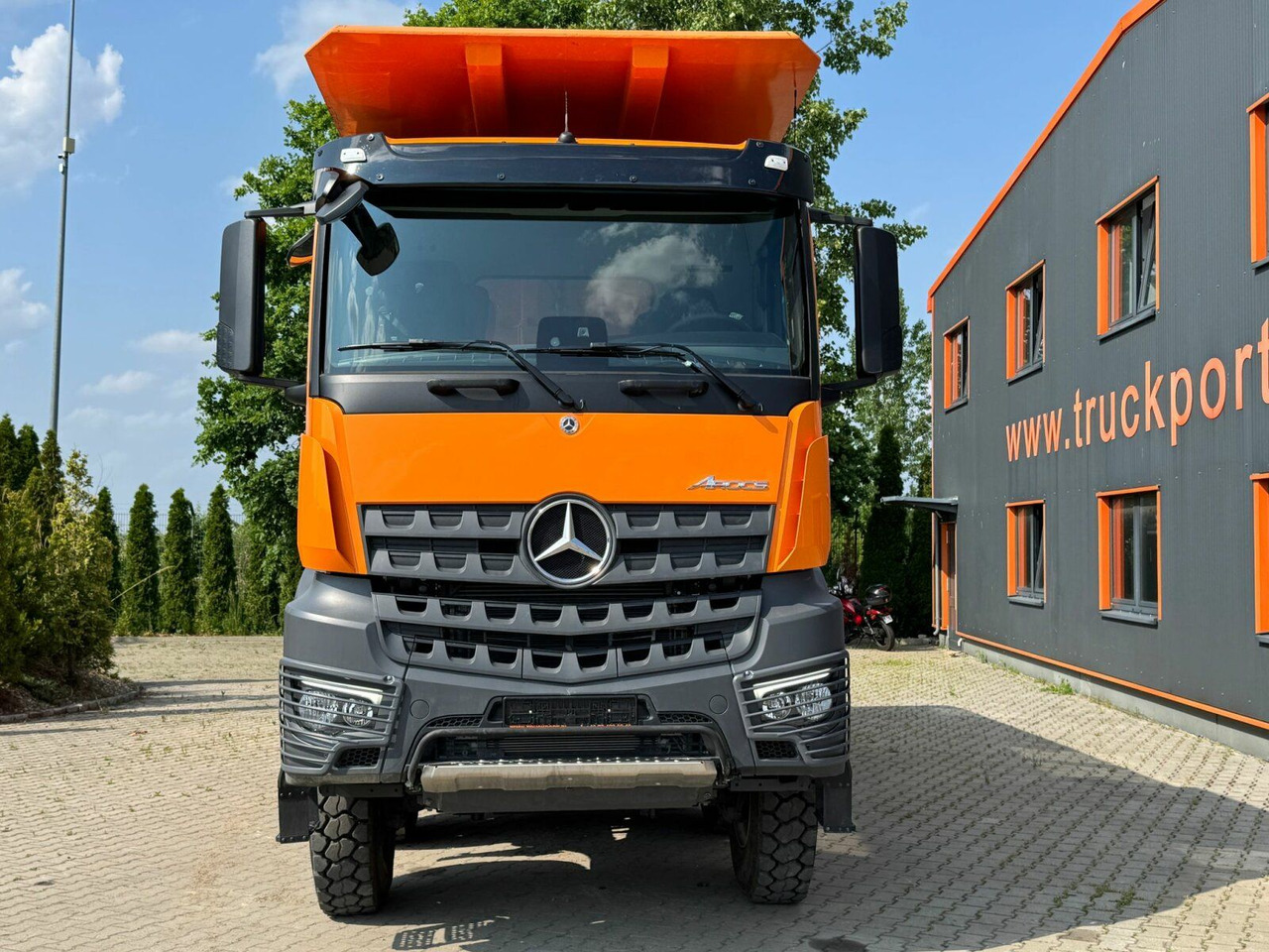 Mercedes-Benz AROCS 4851 8x6 Euro 6 Gesteinkipper MEILLER 25m³ - מזהיר: תמונה 3 Mercedes-Benz AROCS 4851 8x6 Euro 6 Gesteinkipper MEILLER 25m³ - מזהיר: תמונה 3