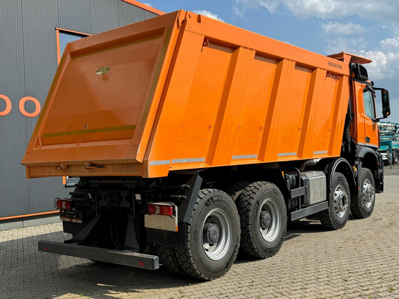 Mercedes-Benz AROCS 4851 8x6 Euro 6 Gesteinkipper MEILLER 25m³ - מזהיר: תמונה 5 Mercedes-Benz AROCS 4851 8x6 Euro 6 Gesteinkipper MEILLER 25m³ - מזהיר: תמונה 5
