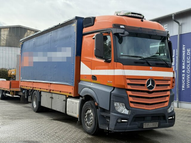 Mercedes-Benz Actros 4x2 Pritsche Plane Laderampe + Anhänger - משאית וילונות צד: תמונה 1 Mercedes-Benz Actros 4x2 Pritsche Plane Laderampe + Anhänger - משאית וילונות צד: תמונה 1