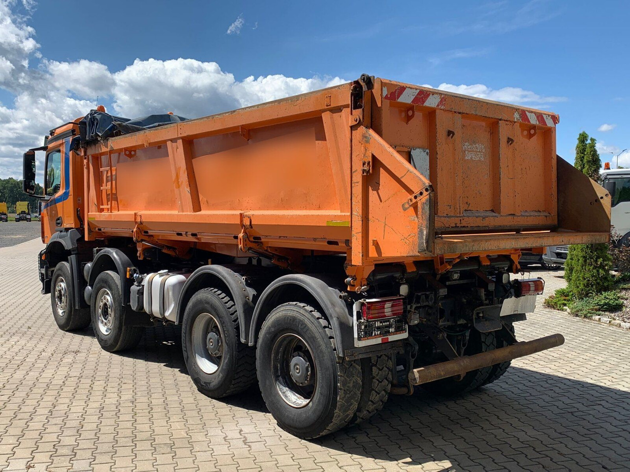 Mercedes-Benz Arocs 3243 8x4 Dreiseitenkipper mit Bordmatik - מזהיר: תמונה 5 Mercedes-Benz Arocs 3243 8x4 Dreiseitenkipper mit Bordmatik - מזהיר: תמונה 5