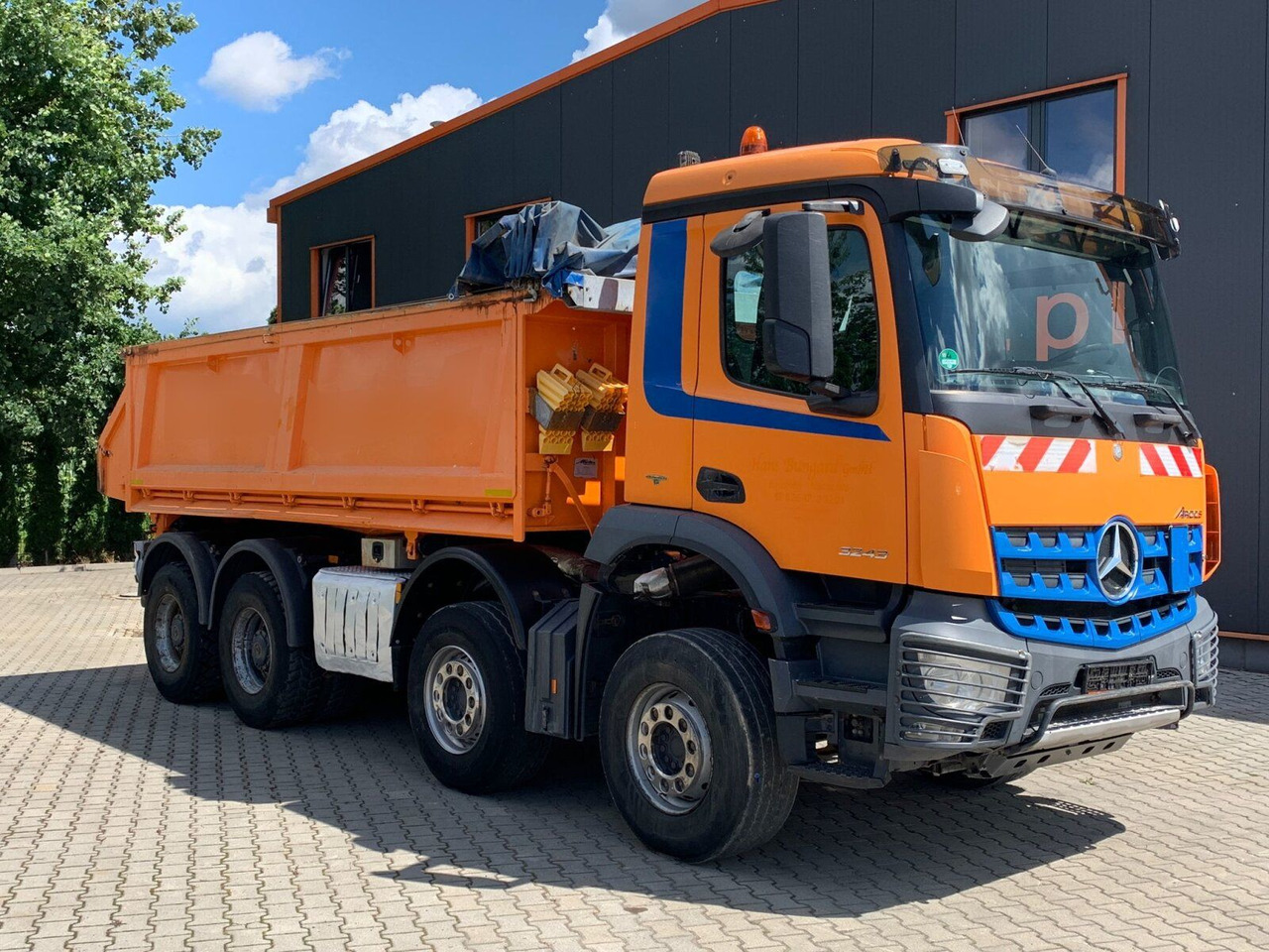 Mercedes-Benz Arocs 3243 8x4 Dreiseitenkipper mit Bordmatik - מזהיר: תמונה 1 Mercedes-Benz Arocs 3243 8x4 Dreiseitenkipper mit Bordmatik - מזהיר: תמונה 1