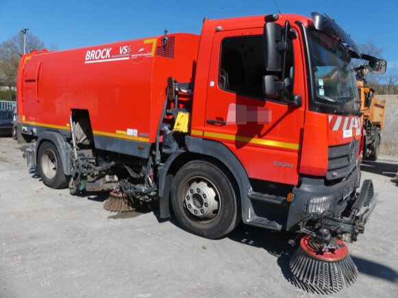 Mercedes-Benz Atego 1324 4x2 Kehrmaschine BROCK HD Anlage - מטאטא כבישים: תמונה 3 Mercedes-Benz Atego 1324 4x2 Kehrmaschine BROCK HD Anlage - מטאטא כבישים: תמונה 3