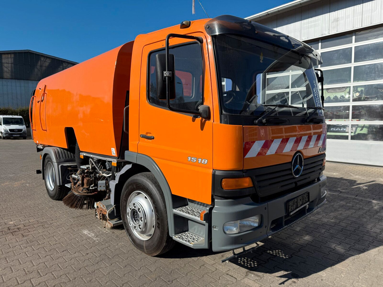 Mercedes-Benz Atego 1518 4x2 Kehrmaschine Bucher 500 - מטאטא כבישים: תמונה 1 Mercedes-Benz Atego 1518 4x2 Kehrmaschine Bucher 500 - מטאטא כבישים: תמונה 1