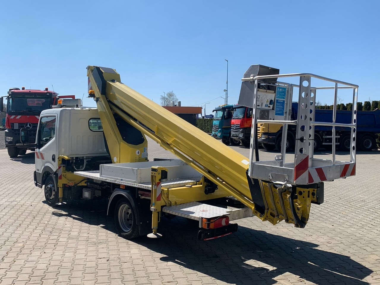 Nissan Cabstar 4x2 Ruthmann Steiger TB 270 - פלטפורמה אווירית מותקנת על משאית: תמונה 4 Nissan Cabstar 4x2 Ruthmann Steiger TB 270 - פלטפורמה אווירית מותקנת על משאית: תמונה 4