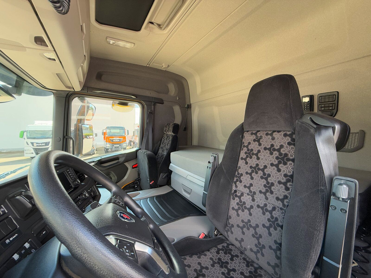 הַחכָּרָה  Scania G450 XT 4x4 Euro 6 SZM Kipphydraulik Blatt/ Luft Scania G450 XT 4x4 Euro 6 SZM Kipphydraulik Blatt/ Luft: תמונה 8