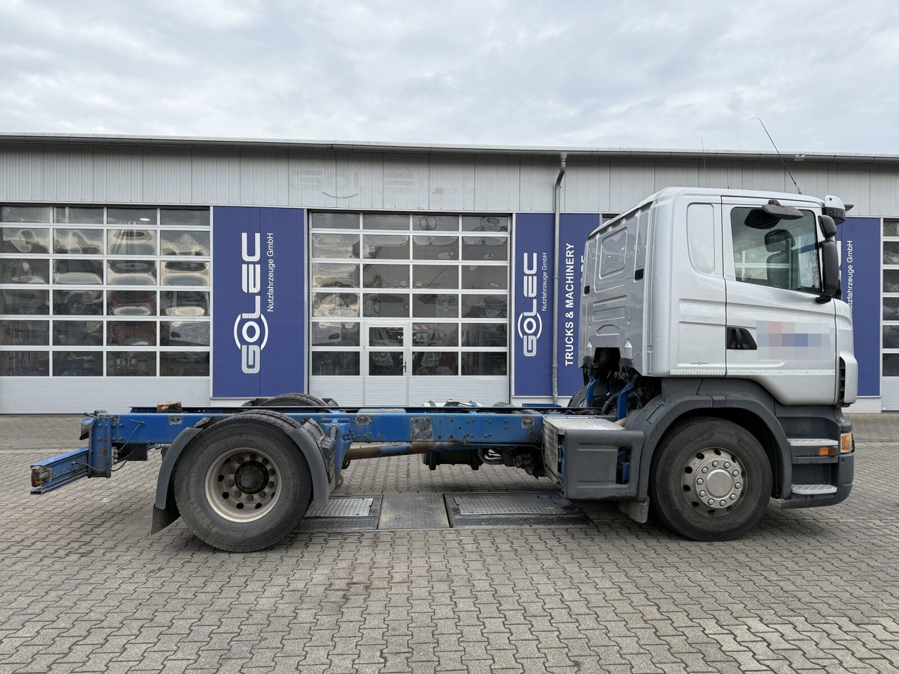 Scania R 420 Tankwagen ADR Fahrgestell Retarder Volluft - משאית עם שלדת תא: תמונה 2 Scania R 420 Tankwagen ADR Fahrgestell Retarder Volluft - משאית עם שלדת תא: תמונה 2