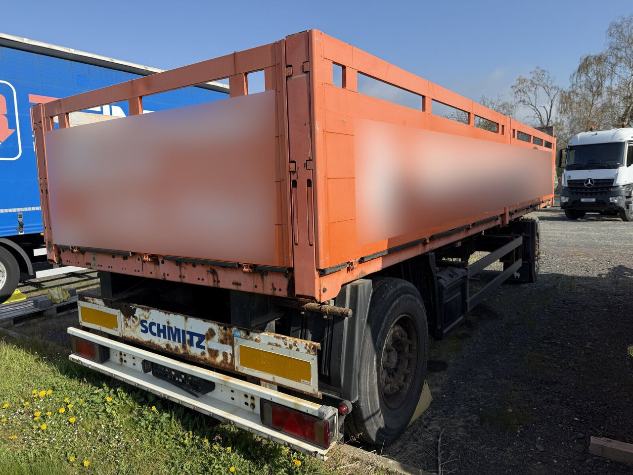 Schmitz Cargobull Gotha AFG 18 Baustoffanhänger 2 Achse - קרון נגרר צד נופל/ שטוח: תמונה 2 Schmitz Cargobull Gotha AFG 18 Baustoffanhänger 2 Achse - קרון נגרר צד נופל/ שטוח: תמונה 2