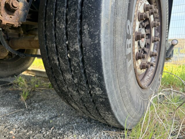 Schmitz Cargobull Gotha AFG 18 Baustoffanhänger 2 Achse - קרון נגרר צד נופל/ שטוח: תמונה 4 Schmitz Cargobull Gotha AFG 18 Baustoffanhänger 2 Achse - קרון נגרר צד נופל/ שטוח: תמונה 4