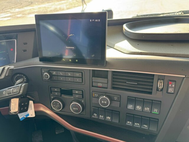 Volvo FH16 750 8X4 Holztransport Alukar TOP! - משאית עץ: תמונה 2 Volvo FH16 750 8X4 Holztransport Alukar TOP! - משאית עץ: תמונה 2