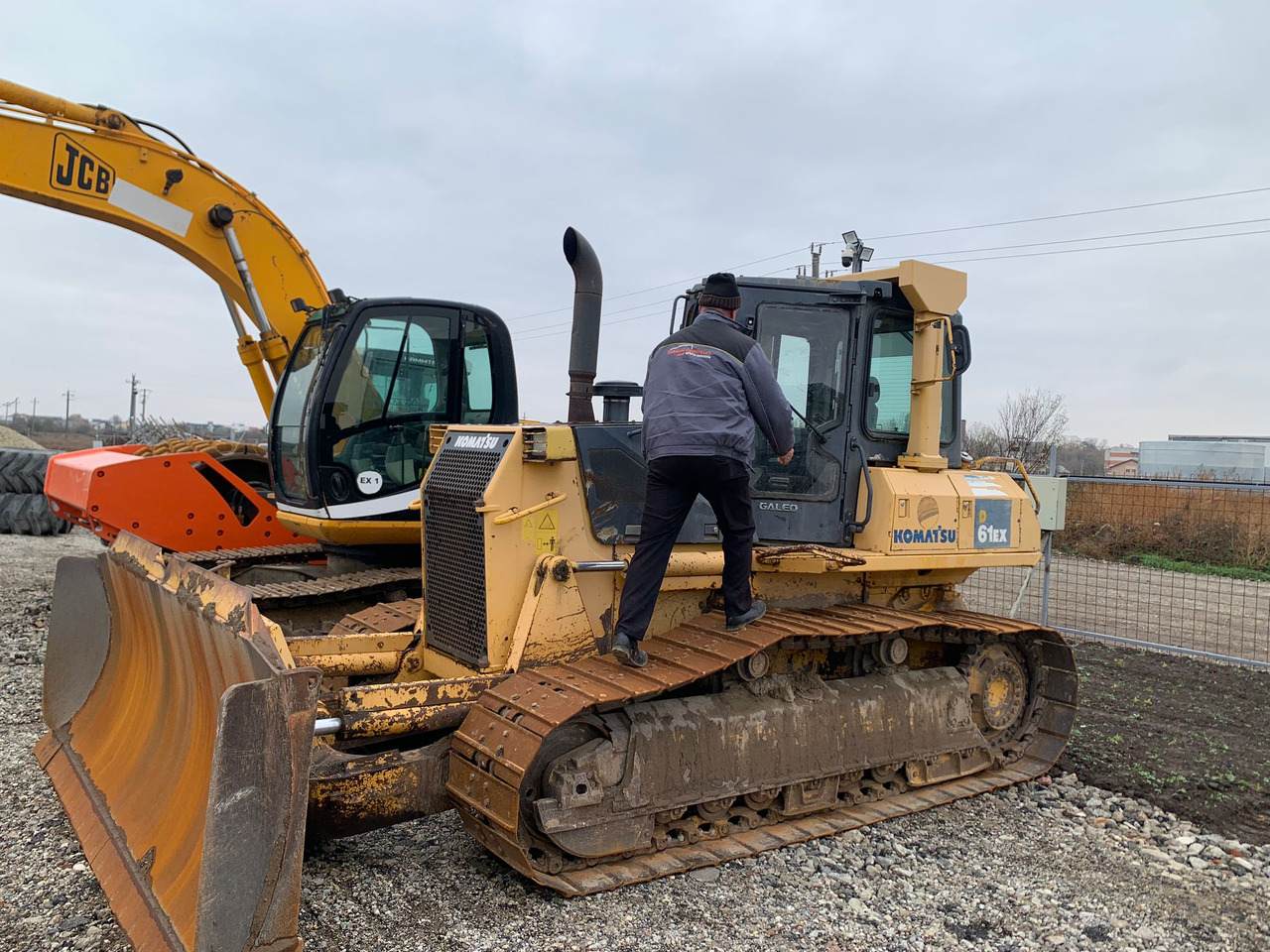 KOMATSU D61EX-15 - דחפור: תמונה 3 KOMATSU D61EX-15 - דחפור: תמונה 3