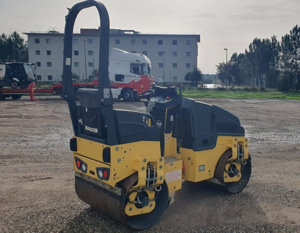 Bomag BW 100 AD M-5 - רולר כביש: תמונה 2 Bomag BW 100 AD M-5 - רולר כביש: תמונה 2